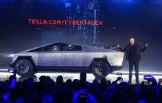 Elon Musk Klaim Mobil Cybertruck Bisa Jadi Perahu dan Nyebrang Sungai