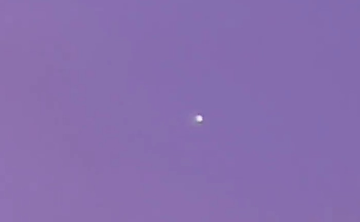 Viral Penampakan Benda Disebut UFO di Langit Bandung