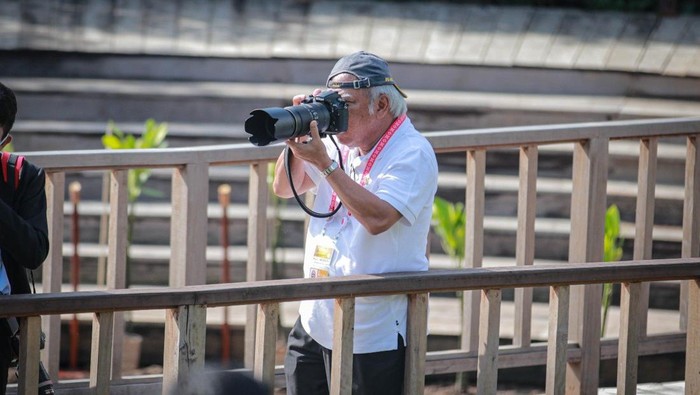 Aksi Menteri PUPR Pak Bas Jadi Fotografer Dadakan Curi Perhatian Netizen