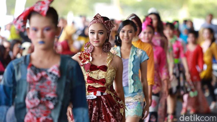 Kebaya Mau Diklaim Singapura Cs, Warga +62 Jadi Ribut Sendiri