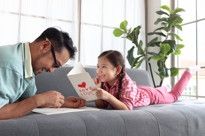 Selamat Hari Ayah, Manis hingga Haru Ucapan Netizen Ungkapkan Sayang