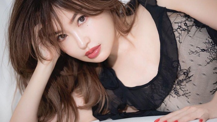 Model Cantik Jepang Beberkan Usianya, Netizen Kaget Tak Percaya