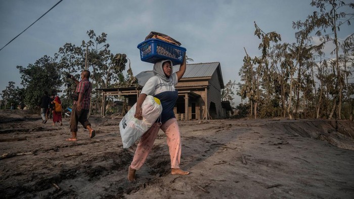 Suara Minta Tolong Warga Semeru, Butuh Bantuan Kita!