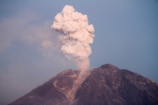 Erupsi Semeru Tepat Setahun di Tanggal yang Sama, Pertanda Apa?