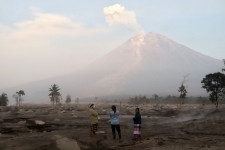 Gunung Semeru Erupsi, Terkait Gempa Cianjur dan Garut?