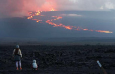 Letusan Gunung Api Terbesar Sejagat Malah Jadi Tontonan Warga