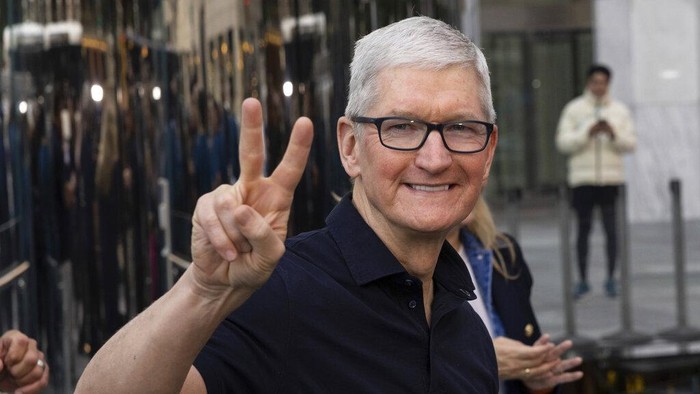 Pendapatan Bos Apple Dipangkas Rp 530 Miliar, Ada Apa?