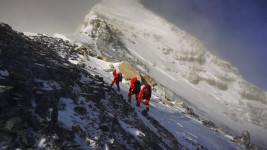 4 Hal Menyeramkan yang Terjadi Pada Tubuh di 'Zona Kematian' Everest