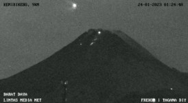 Objek Bercahaya Lintasi Merapi Adalah Satelit Amerika