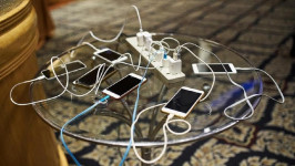 5 Kesalahan Umum yang Sering Dilakukan Saat Ngecas HP