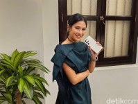 Dian Sastro Bicara HP Favoritnya yang Bikin 'Lemah Iman'