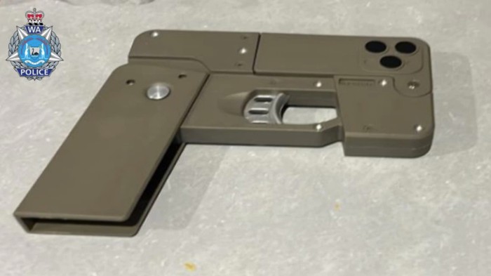 Pistol Berbentuk Mirip iPhone Ternyata Memang Dijual