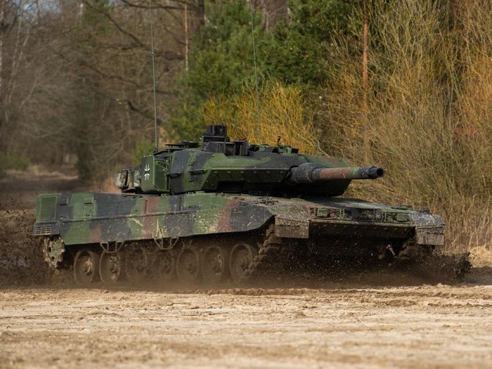 Tank Canggih Leopard Jerman Tiba di Ukraina, Rusia Kelabakan?