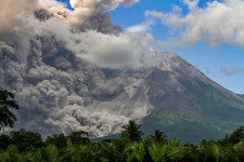 Gunung Merapi Erupsi Gegerkan Linimasa, Langsung Puncaki Trending