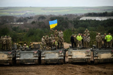 Tank Canggih Inggris dan Jerman Tiba di Ukraina, Tapi...