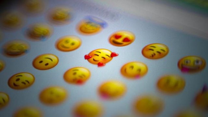 30 Arti Emoji yang Populer dan Sering Digunakan Saat Chatting