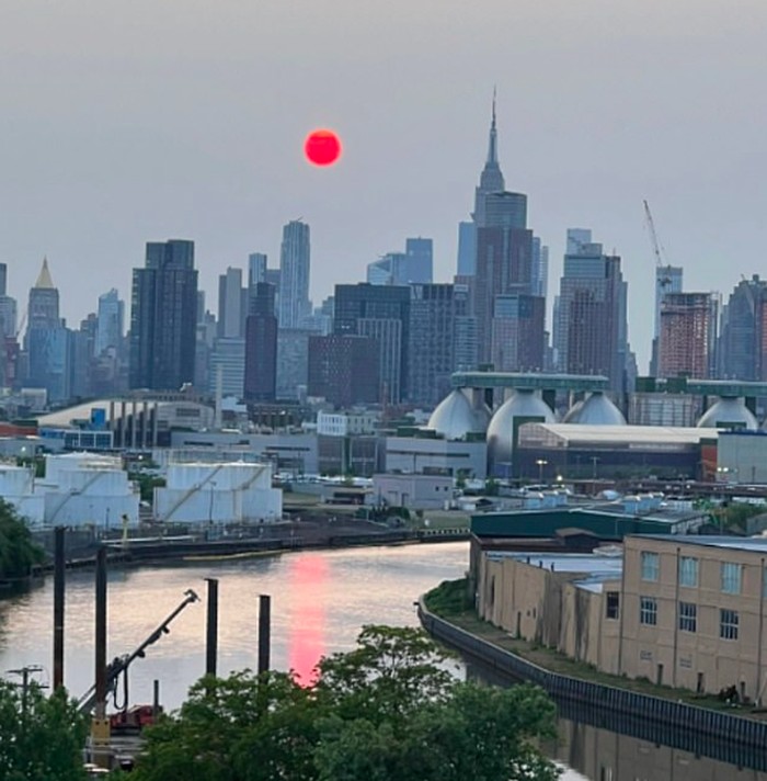 Fenomena Matahari Merah Muncul di Langit Amerika