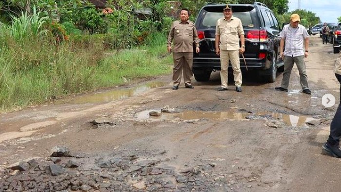 Jalanan di Lampung Diperbaiki Jelang Kunjungan Jokowi, Netizen Sorakin