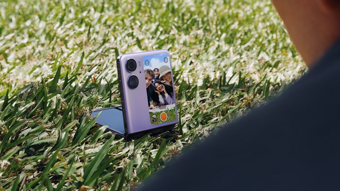 Jurus Oppo Agar Konsumen Bebas Was-was Pakai HP Layar Lipat