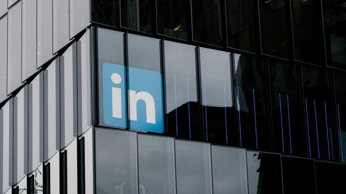 LinkedIn Bakal PHK 700 Orang
