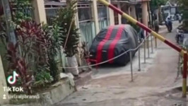 Garasi Viral Depan Rumah Dibongkar, Netizen: Toren Bongkar Sekalian!