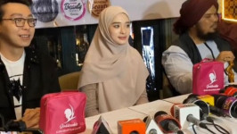 Inara Rusli Buka Cadar, Netizen Beri Semangat