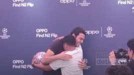 Kasih Bola Bertandatangan, Kaka Bikin Fans Nangis di Acara Meet & Greet OPPO