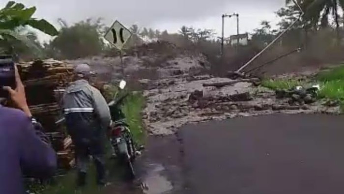 Jangan Hanya Ditonton, Ini yang Harus Dilakukan Saat Banjir Lahar Dingin Terjadi