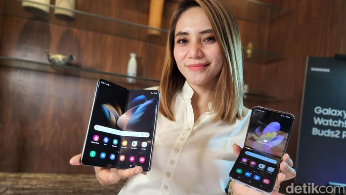 Samsung Pede Pimpin Pasar HP Layar Lipat Berkat Galaxy Fold 5 dan Flip 5