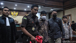 Johnny Plate Bantah Nikmati Rp 17,8 M dan Fasilitas di Korupsi BTS 4G