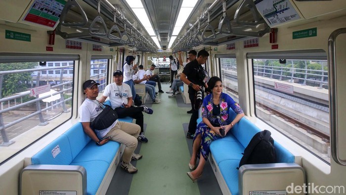 Cara Naik LRT Jabodebek dan Jam Operasionalnya