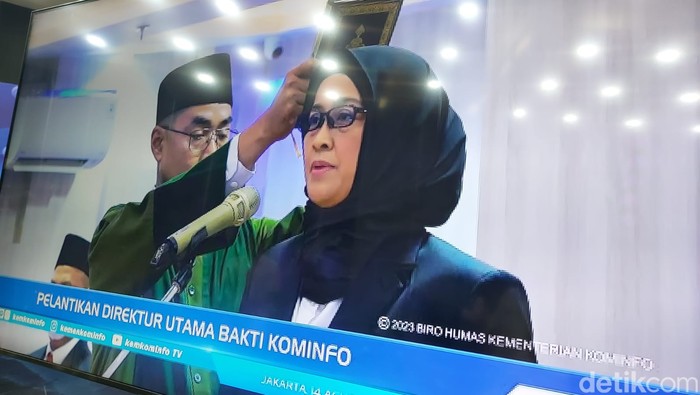 Menkominfo Budi Lantik Fadhilah Mathar Jadi Dirut Bakti Kominfo