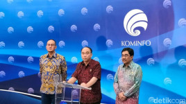 Menkominfo Cari Jalan Berantas Promosi Judi Online via SMS dan WhatsApp