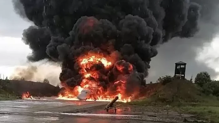 Serangan Drone Ukraina Bakar Jet Bomber Supersonik Rusia