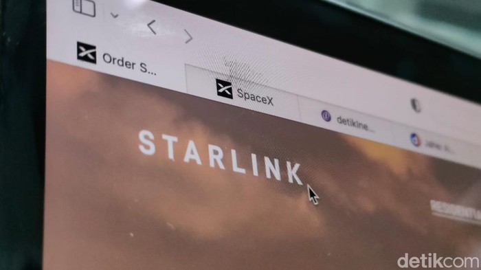 Riuh Starlink Cari Duit di Indonesia