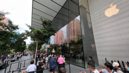 Antrean iPhone 15 di Apple Orchard Singapura Kok Sepi?