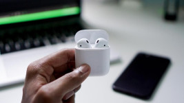 Tak Sengaja Tertelan, AirPods Masih Bisa Terhubung Dalam Perut