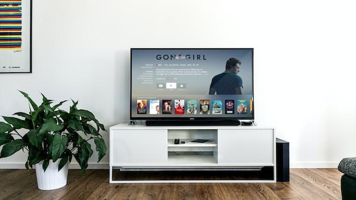 7 Perbedaan Android TV dan Smart TV, Sudah Tahu?