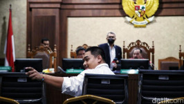 Menpora Dito dan Johnny G Plate Kompak Bantah Saling Kenal