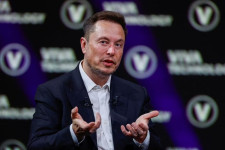 Tidak Percaya Alien, Tapi Elon Musk Ngaku Dirinya Alien