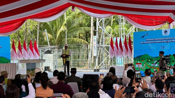 Menkominfo Janji 630 BTS 4G Rampung di 2024, Jokowi: Saya Catat Bener Loh