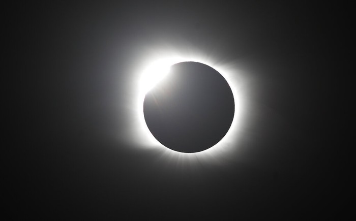 Fenomena Astronomi 2024: Gerhana Matahari Total hingga Komet 3 Kali Everest