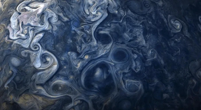 Misteri Penampakan Bintik Biru Besar di Jupiter