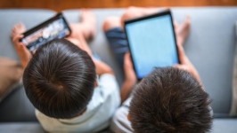 Survei: Anak-anak Nonton YouTube 106 Menit Setiap Hari