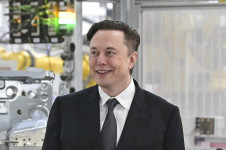 Elon Musk Bikin Orang Makin Malas Beli Tesla