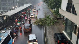 Jakarta Hujan Deras dan Angin Kencang Bikin Netizen Ketakutan