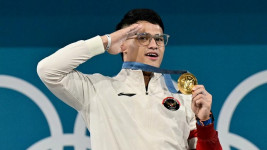 Rizki Juniansyah Raih Emas & Pecahkan Rekor Olimpiade, Indonesia Menyala!