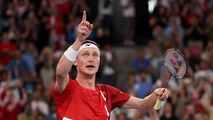 Victor Axelsen Dapat 'Medali Emas' dari Google Plus Buket Bunga Netizen