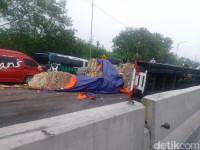 Kecelakaan Seram di Tol Cipularang Trending, Netizen Merinding