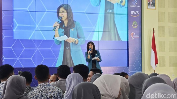 Tak Ingin RI Pasar Teknologi Asing, Menkomdigi Tantang Anak Muda Inovasi